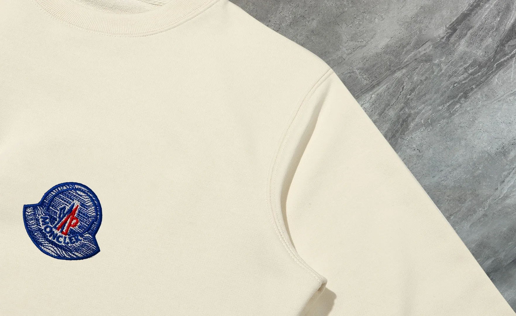 【 In Stock】 〖 𝐌𝐎𝐍𝐂𝐋𝐄𝐑~ 〗 440g ， 😎 ， ， Factory 2025 T ， ， Premium LOGO， Same Style ：Black White Size：S M L XL 2XL